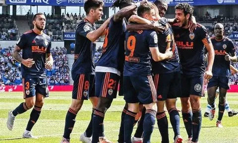 Valencia thực hiện 8 thay đổi, quyết 'hạ bệ' Mourinho