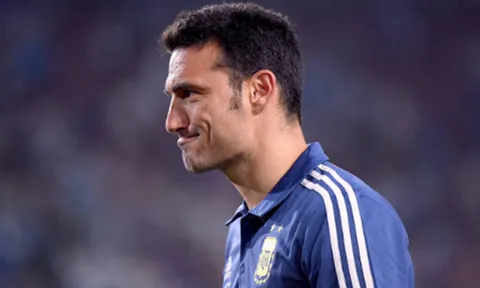 Lionel Scaloni thẫn thờ vì "chân gỗ" Mauro Icardi