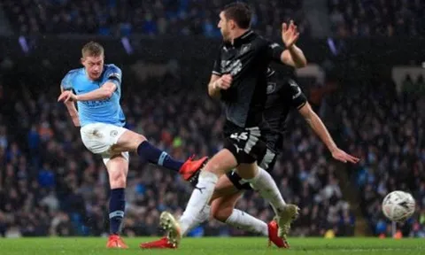 Sút xa sấm sét, kiến tạo tuyệt vời; De Bruyne giúp Man City "bắn hạ" Burnley
