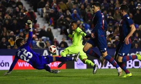Bỏ lỡ 3 cơ hội mười mươi, Malcom xứng đáng bị trảm ở Barcelona?