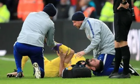 Hình ảnh thương tâm của Giroud trước Palace