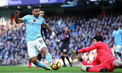 Carragher: Cech không còn đẳng cấp như xưa