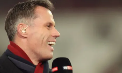 Carragher dùng Lindelof mỉa mai lại Gary Neville