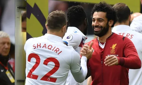 Carragher tiên đoán về tương lai của Shaqiri và Salah tại Liverpool