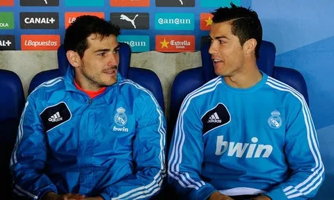Casillas troll Ronaldo: Ở Bồ Đào Nha mọi người yêu quý tôi hơn cậu!