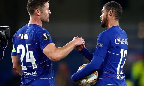 "Cậu ấy rất giống Jack Wilshere và cậu ấy phải rời Chelsea ngay"