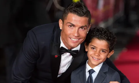 Cậu cả chơi hay, Ronaldo nói lời khó tin