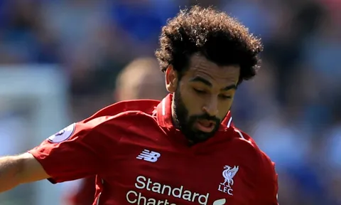 Câu chuyện tại Anfield đêm qua: Chai nước, con mắt và kẻ đóng thế