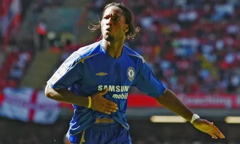 "Cậu ta lẩm bẩm, vã mồ hôi và sợ chết khiếp mỗi khi đối đầu Drogba"