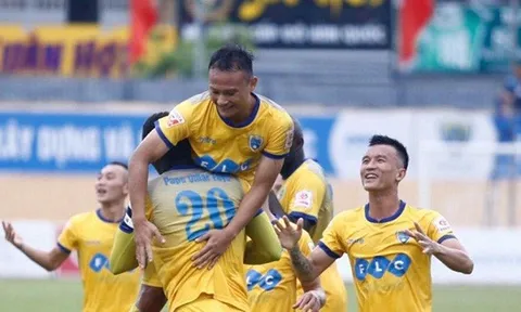 Cầu thủ FLC Thanh Hóa hồi hộp chờ thưởng nóng trận thắng Long An