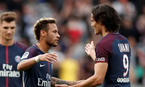 Cavani bị chê 'diễn kịch' quá tệ sau lưng Neymar