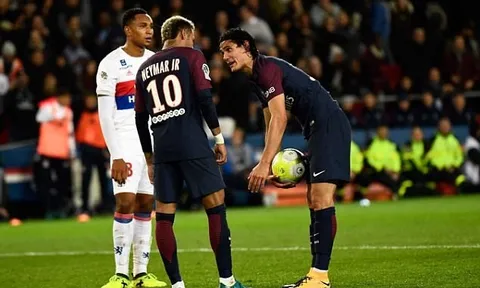 Cavani 'chê' 27 tỉ đồng để giành đá penalty cho Neymar