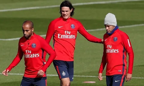 Cavani 'đụng chạm' Neymar trong buổi tập của PSG