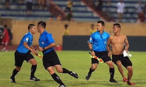 CĐV quá khích làm xấu mặt bóng đá Việt Nam trước thềm AFF Cup