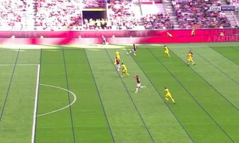 CĐV AC Milan "sôi máu" vì công nghệ VAR