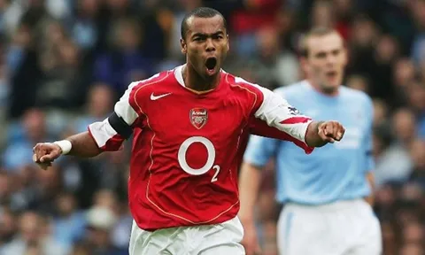 CĐV Arsenal kêu gọi HLV Emery chiêu mộ ngay "Ashley Cole đệ nhị"