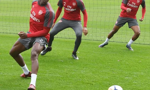 CĐV Arsenal mừng rỡ khi hàng loạt trụ cột trở lại