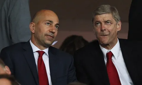 CĐV Arsenal tố CEO Gazidis đến từ một hành tinh khác
