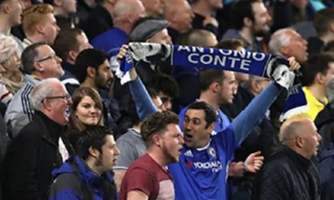 CĐV Chelsea bẽ mặt vì ‘thiếu kiến thức’ về Huddersfield