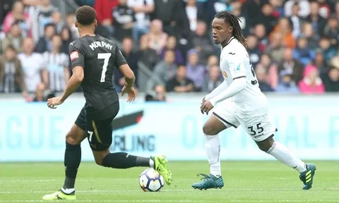 CĐV Chelsea "mừng húm" vì... Renato Sanches