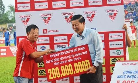 CĐV Hải Phòng ủng hộ đồng bào miền Trung 200 triệu đồng