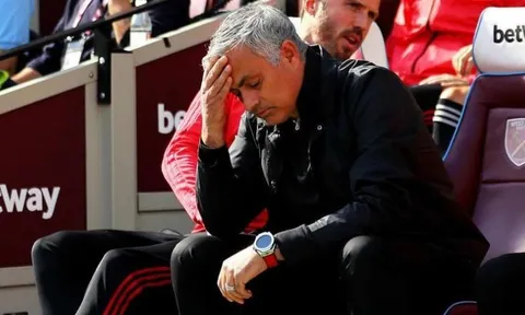 CĐV hoảng loạn khi biết tin Man Utd bảo vệ Mourinho