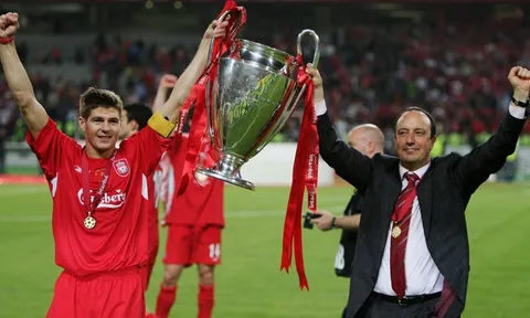 CĐV Liverpool đồng loạt gửi thư 'cầu cứu' Benitez