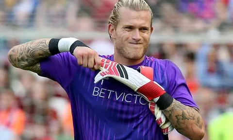 CĐV Liverpool hối hận khi xử tệ với Loris Karius