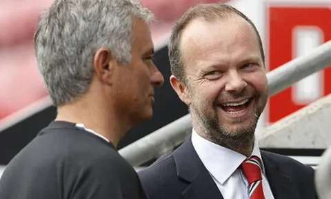 CĐV Man Utd "bối rối" khi đội nhà tuyển dụng vị trí CHỦ CHỐT