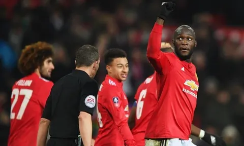 CĐV Man Utd hả hê khi Lukaku bỏ tập
