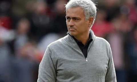 CĐV Man Utd phẫn nộ: "Tống khứ Mourinho, đưa ngay Zidane về!"