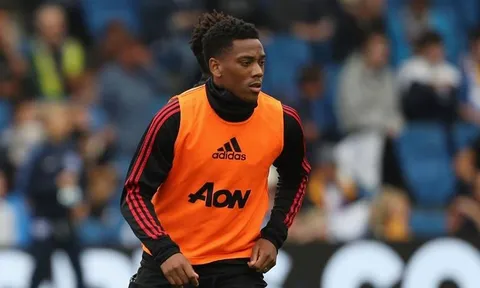 CĐV Man Utd vui khôn tả khi Martial thế chỗ Sanchez