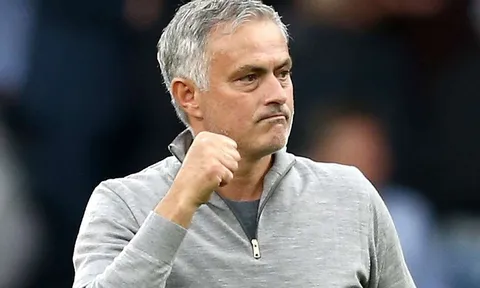 CĐV M.U choáng ngợp vì hành động 'bất ngờ' của Mourinho sau trận Burnley
