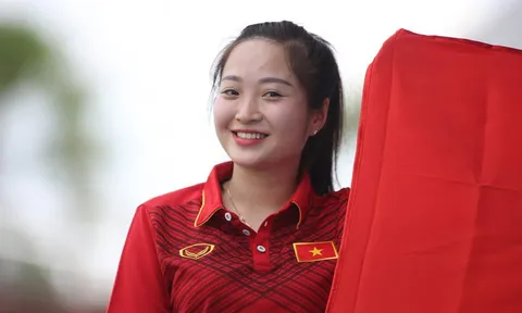CĐV Việt Nam "nhuộm đỏ" sân Selayang, U22 Việt Nam sẵn sàng trước giờ G