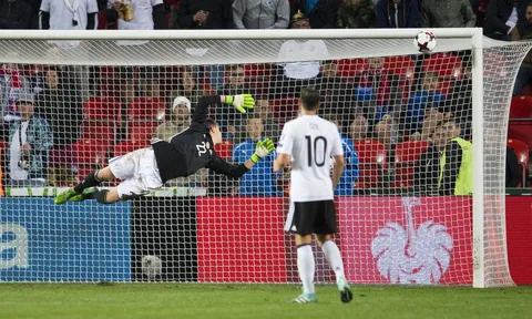 CH Czech 1-2 Đức: Siêu phẩm vẫn chưa đủ với nhà vua