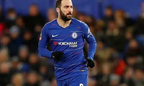 Chấm điểm Chelsea: Willian gánh đội, Higuain ra mắt không như mong đợi