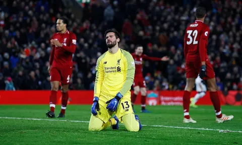 Chấm điểm Liverpool: 'Cơn ác mộng' của Alisson; Thất vọng 'bom tấn' 48 triệu bảng