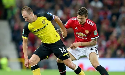 Chấm điểm Man Utd trận Burton: 'Nốt trầm' ở hàng thủ