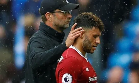 Chamberlain hóa 'trò hề' trong ngày Liverpool thua tan tác trước Man City