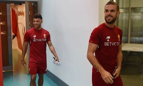 Chamberlain theo sát Henderson trong ngày đầu đến Melwood