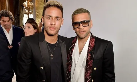 Chán bóng đá, Neymar thử sức trên sàn catwalk
