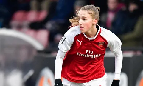 Chật vật ở Premier League, Arsenal thăng hoa ở một đấu trường khác
