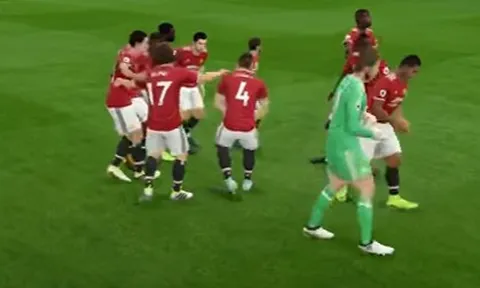 Chelsea đại chiến Man Utd theo phong cách FIFA 18