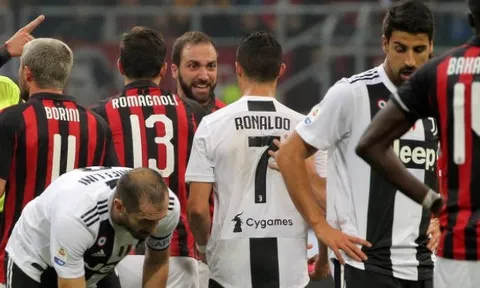 'Chỉ bài' lộ liễu, Ronaldo khiến Higuain giận dữ bật khóc trên sân