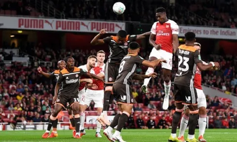 Chỉ cần ra sân 5 phút, thần tài Welbeck đã thiết lập được kỉ lục mới