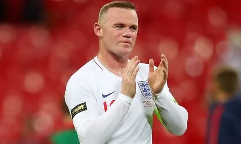 Chỉ đá 32 phút, Rooney đã khiến đàn em phải hổ thẹn vì điều này