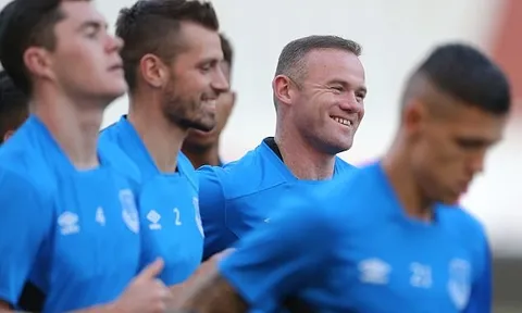 Chia tay tuyển Anh, Rooney vẫn cười tươi trên đất Croatia