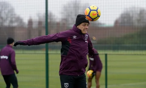 Chicharito chăm chỉ luyện "thiết đầu công" để hạ gục Bournemomouth