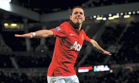 Chicharito và bàn thắng hài hước vào lưới Chelsea