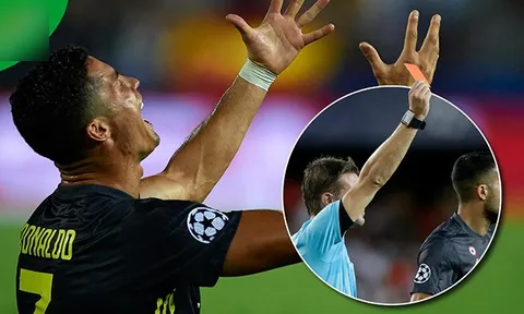 "Chiếc thẻ đỏ của Ronaldo là một điều ngu xuẩn"